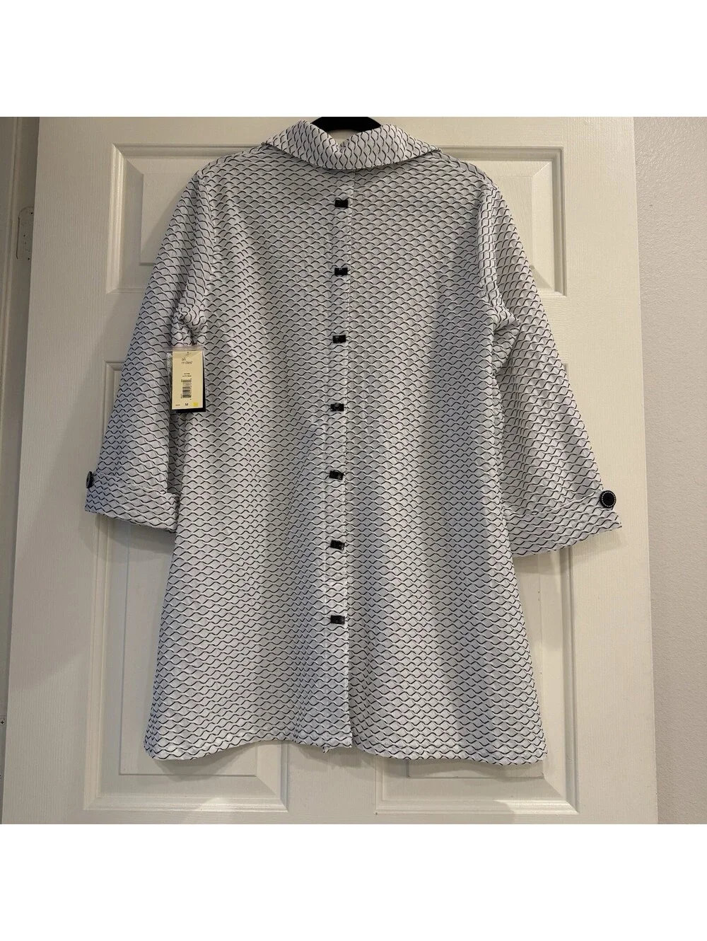Ali Miles Button Up Tunic Top 3/4 Sleeve Medium NWT Scalloped Wave Geometric